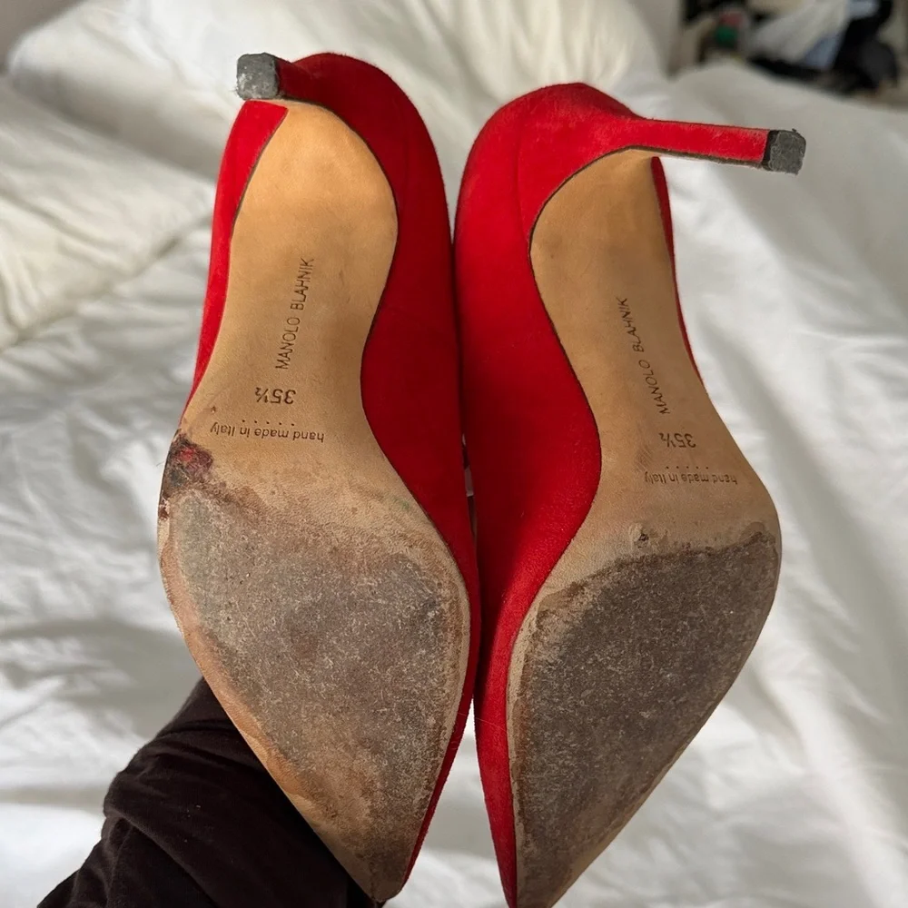 Manolo Blahnik Red Suede Pointed Pumps with Stiletto Heel - Picture 3 of 4